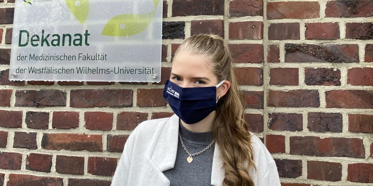„Maskieren“ statt riskieren: WWU gibt 2.600 Mund-Nasen-Bedeckungen mit