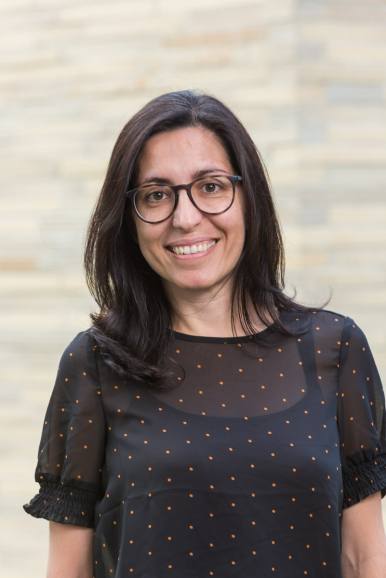 Tayt kiygan sportchi ayollar